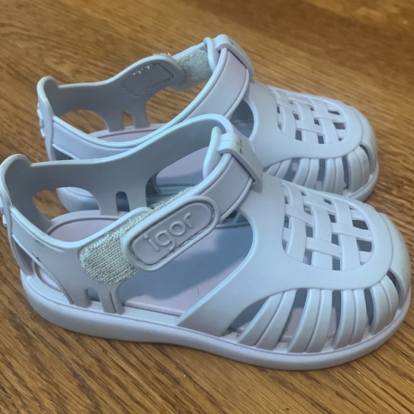 Lilac Igor sandals. Size 22 (5.5-6 US). Gently used. - Picture 2 of 4